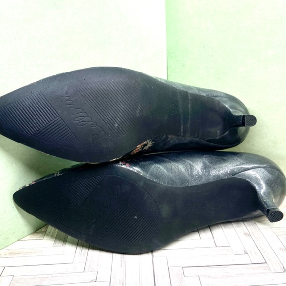 NWOT 8.5 pumps - Picture 4 of 4